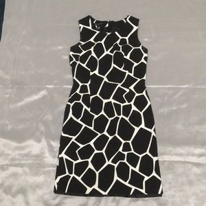 Black and white giraffe print dress!